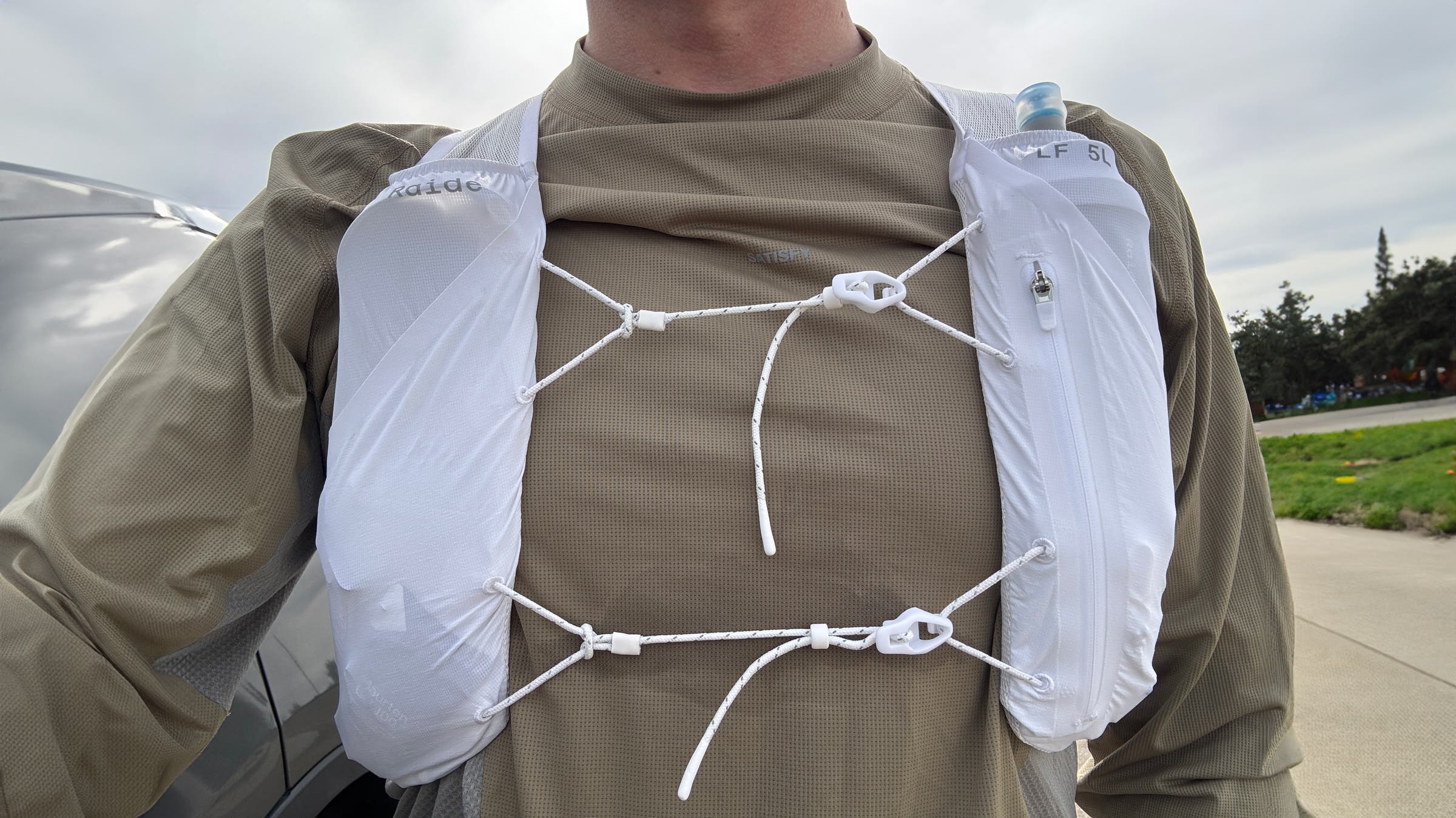 Close up of tester Will Porter wearing Raide LF 5L running vest showing off chest straps
